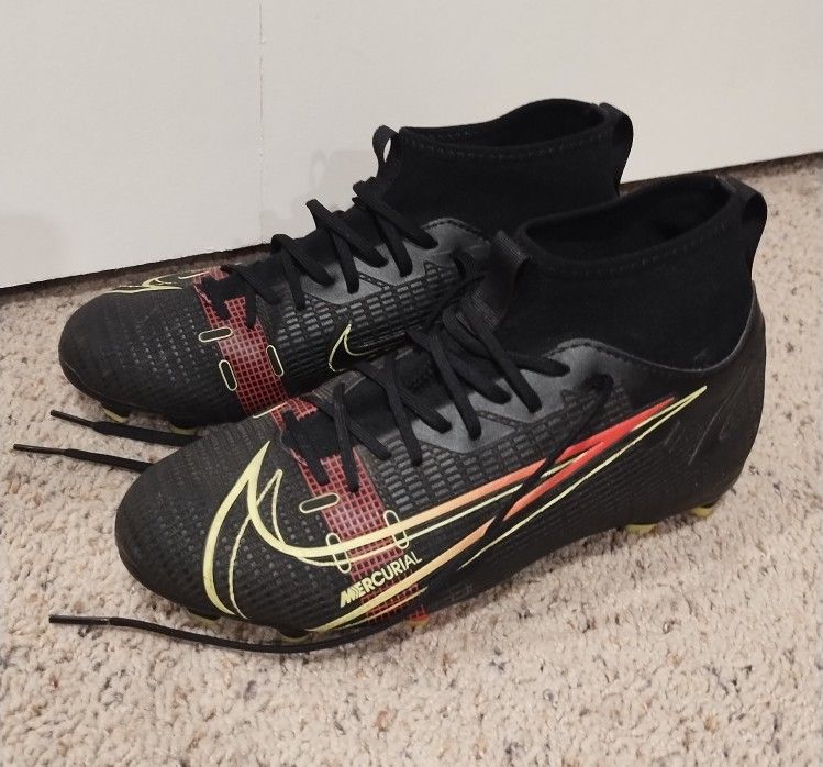 Nike Mercurial Soccer Cleats Size 5.5Y
