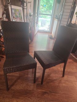 Set of 2 Brown wicker chairs
