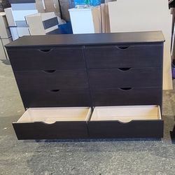Eight drawers dresser