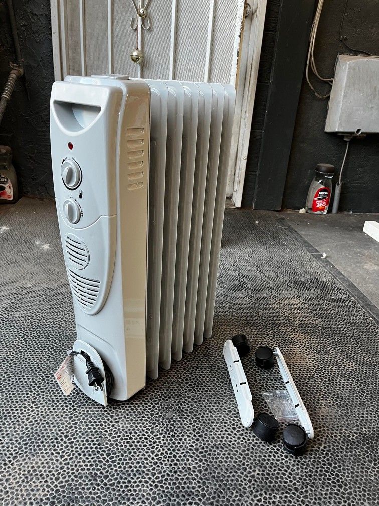 Kismile 1500W Oil Filled Radiator Heater (Grey) for Sale in Phoenix, AZ -  OfferUp