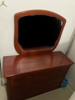 Mahogany wooden dresser