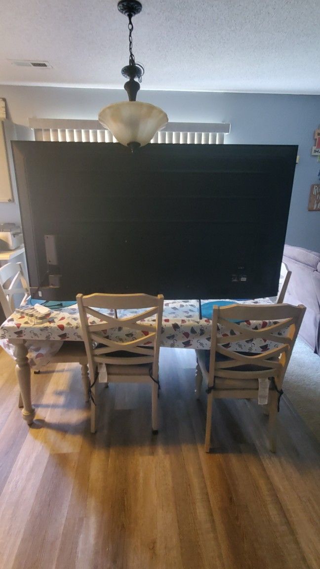 75" Hisense, LED LCD TV