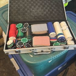 Poker Set In Aluminum Box Over 175 Pieces