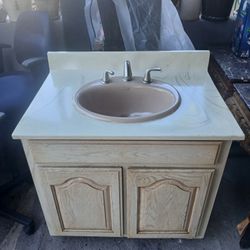 Bathroom cabinet with sink, in perfect condition and ready to connect water pipes