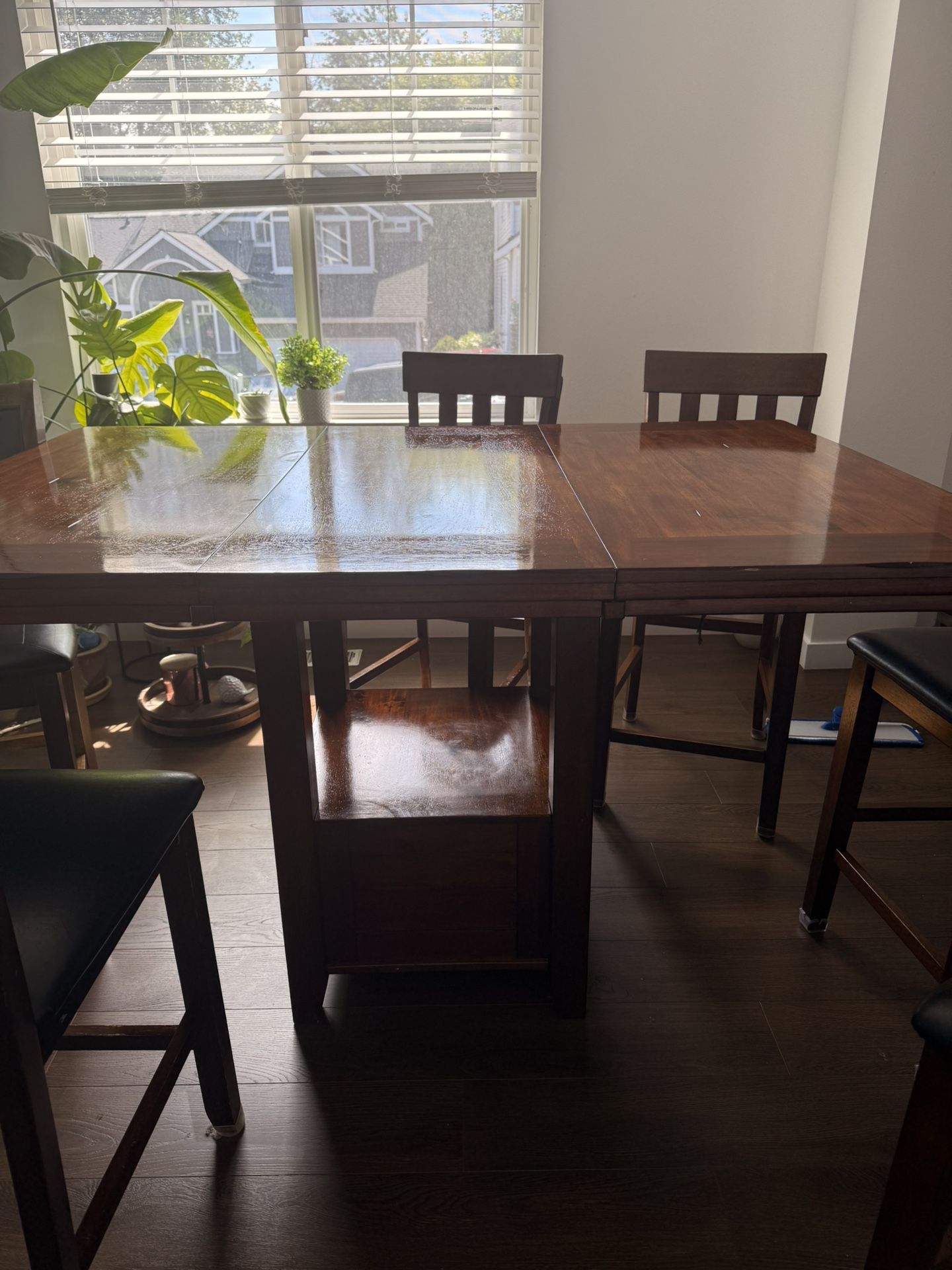 Dining table 6 Chairs