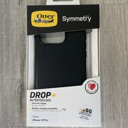iPhone 15 Pro Case Symmetry Otter