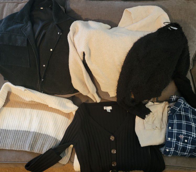 Lot Of 30 Pieces Of Ladies Xs-medium Size Clothing-fits About Size Small  for Sale in Whittier, CA - OfferUp