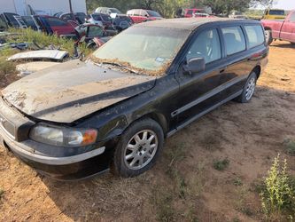02 Volvo V70 full part out good parts