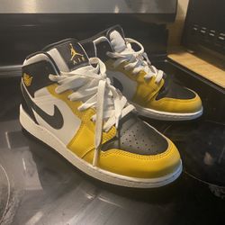  Air Jordan 1 Mid 'Yellow Ochre' 