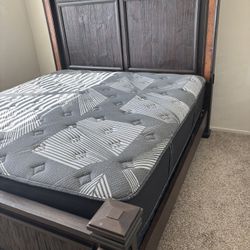 King Size Bed With Mattress And Two Twin Size Box Spring 