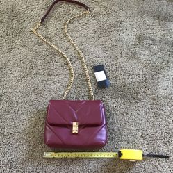 NEW~Stylish burgundy quilted handbag with gold chain strap~small purse~bag~pocketbook~NEW PICK UP AT FOUR MILE COVE PARKWAY BEHIND WALMART ON DEL PRAD