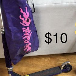 Girls Bratz Purple Scooter W/Bag