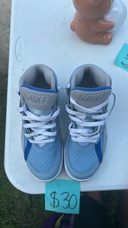 NIKE AIR Size 4Y