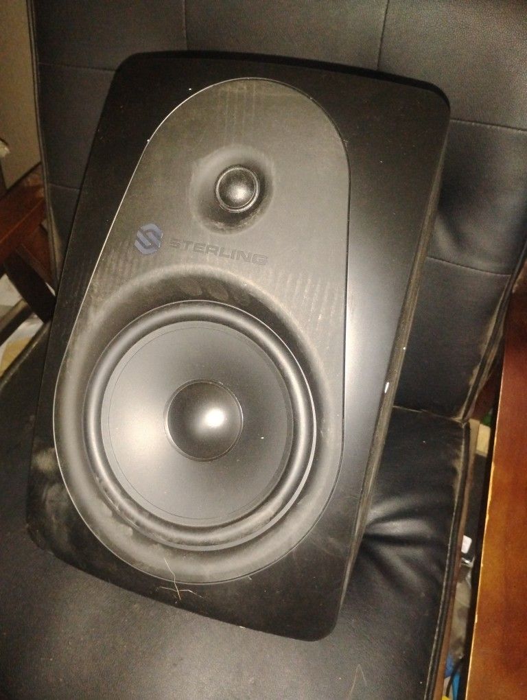 Sterling MX8 8" Powered Subwoofer Like New $75