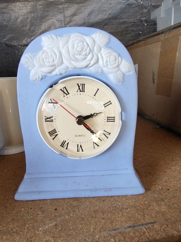 Porcelain Natural Bisque Flower Desk Clock collectible clocks floral