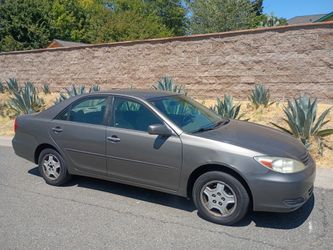 2003 Toyota Camry Le 4dr auto
