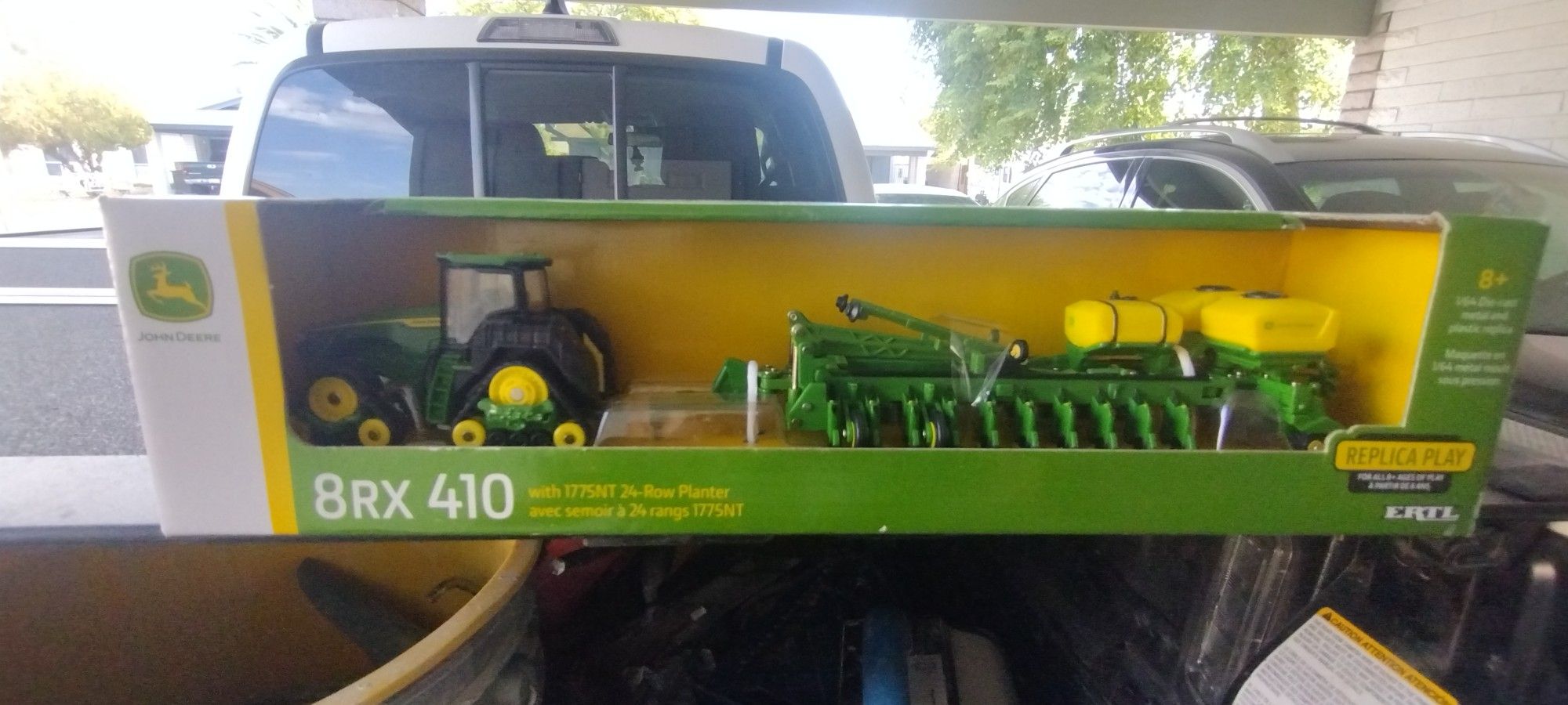 John Deere Tractor 8RX 410 W/ 1775NT Planter 1/64