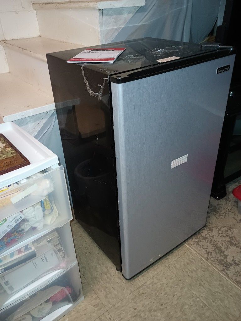 3.3 Cu.Ft. Magic Chef