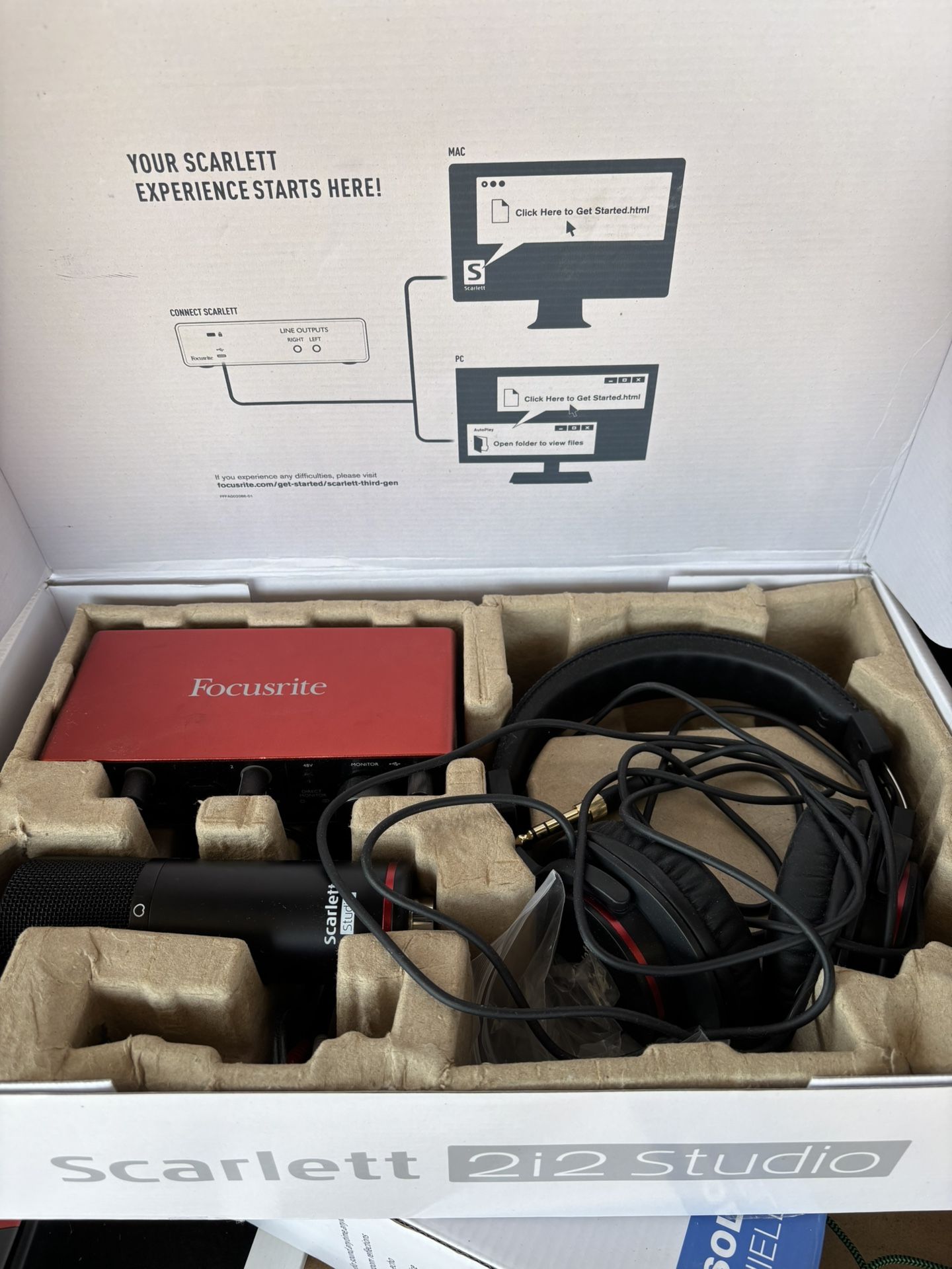 Focusrite Audio Interface W/microphone And Headphones