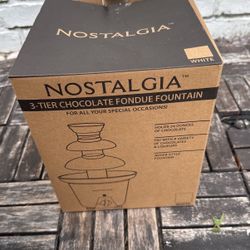 Nostalgia Chocolate Fondue Fountain