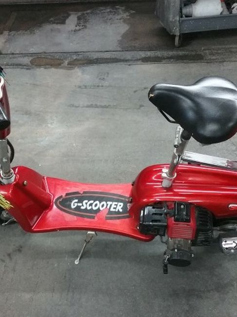 Gas Scooter 49 Cc Everything Is There No Missing Parts Just Need To Put Gas And Maybe Carburetor Cleaner