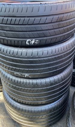 4 Llantas Usadas Bridgestone Alenza Run Flat  Staggered (2) 275/40/20 & (2) 245/45/20 $250 las 4