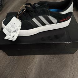 Adidas women size 7  shoes