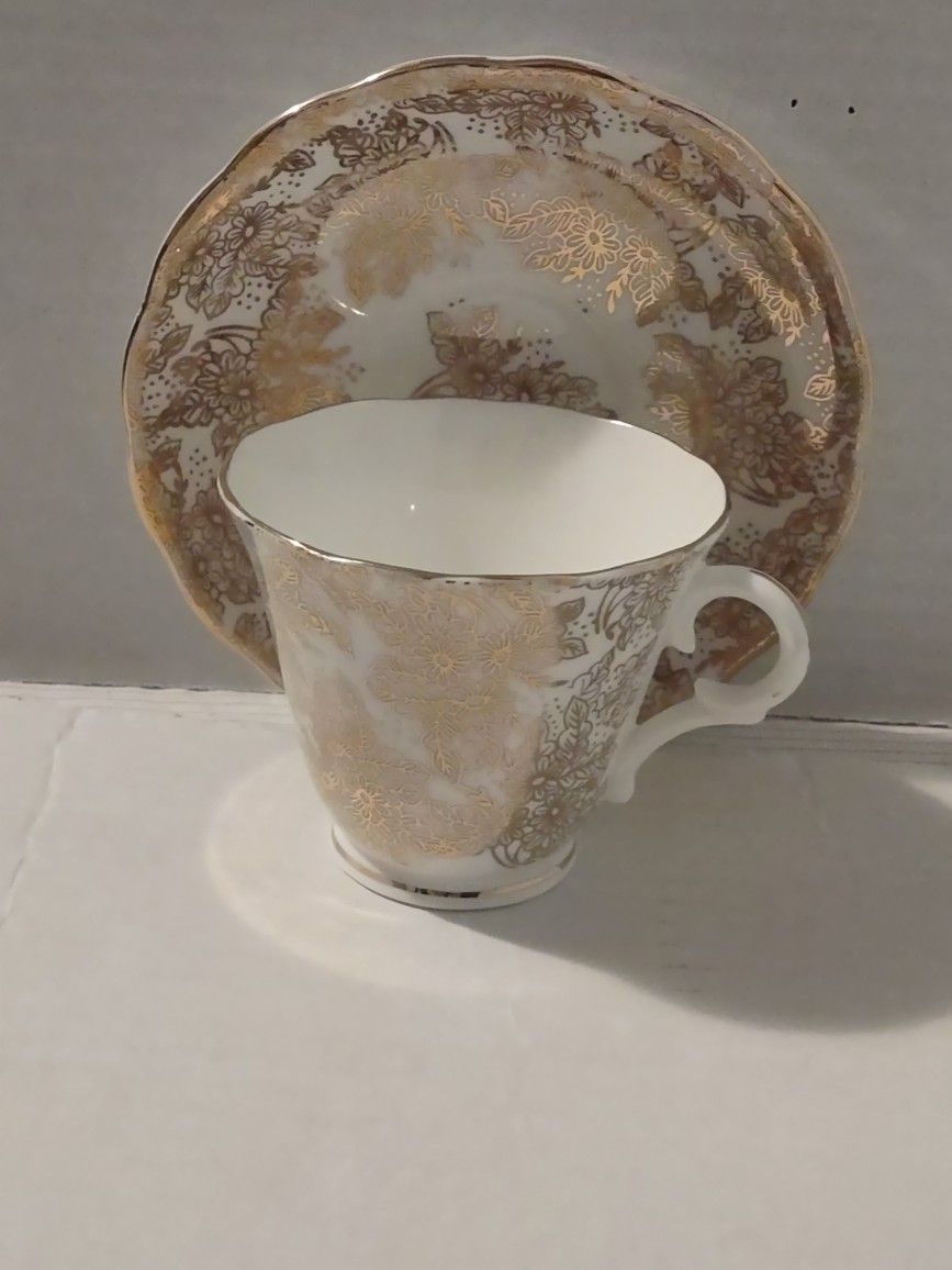 Nice Vintage Gold Colclough Fine Bone China Cup & Saucer