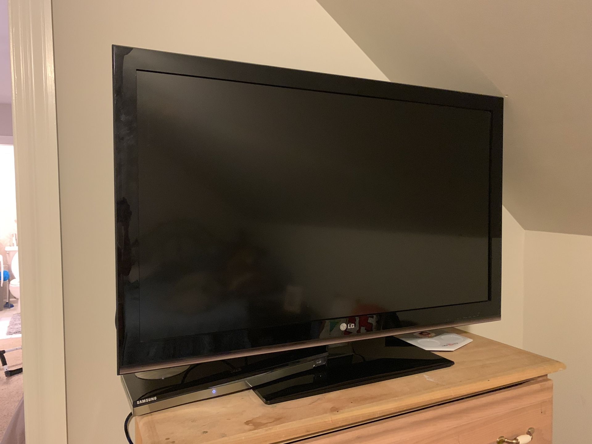 LG TV 42” 1080p