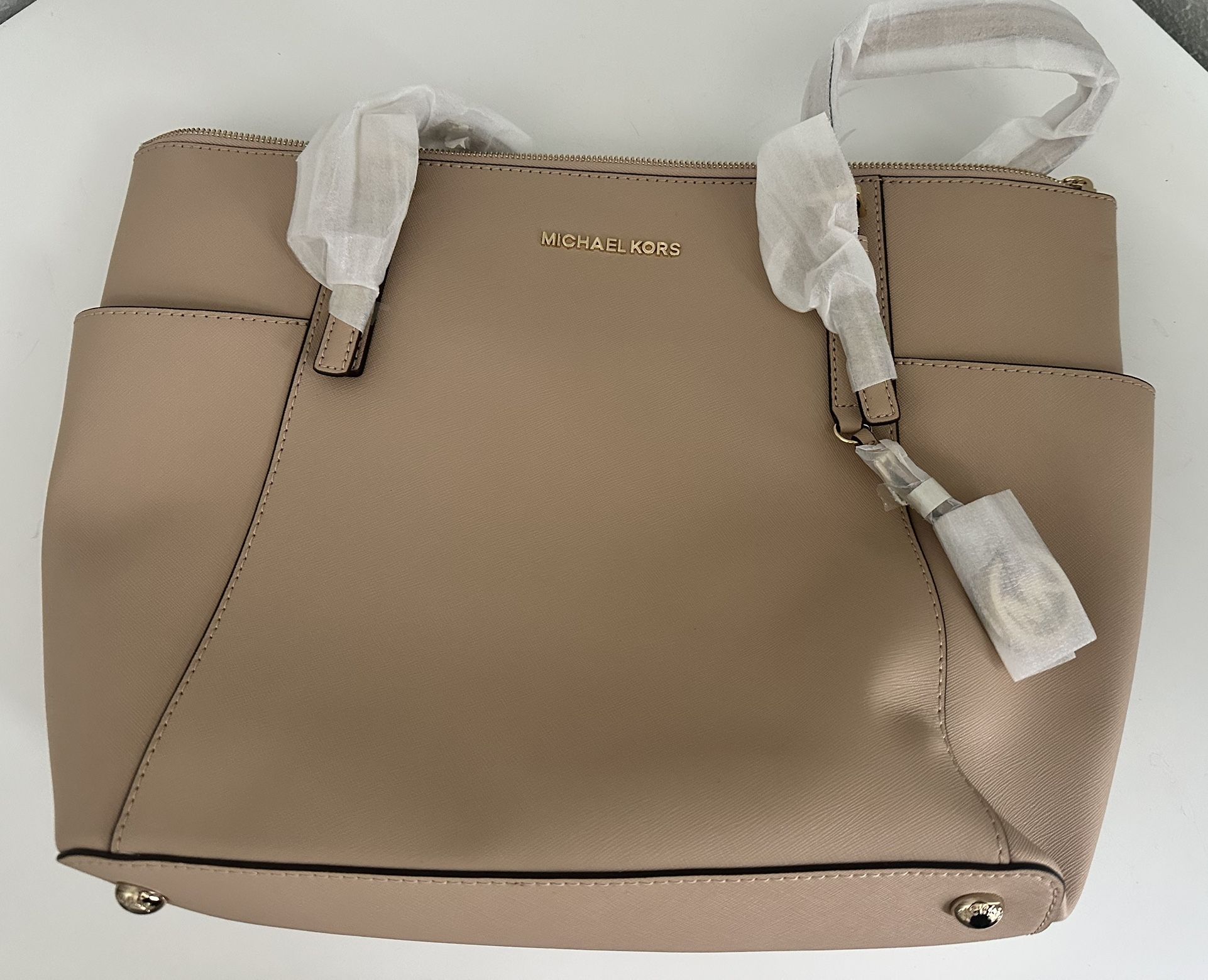 Micheal Kors women’s handbag and wallet