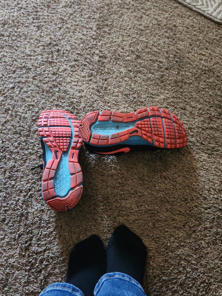 Nike Tennis Shoes
