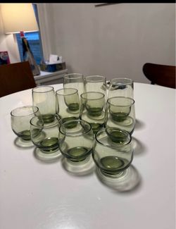 Vintage Libbey 1970s Tempo Green Avocado set of 11 glasses. Excellent condition