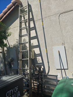 24ft aluminum extension ladder 🪜 160 firm no less don't ask see pictures for details