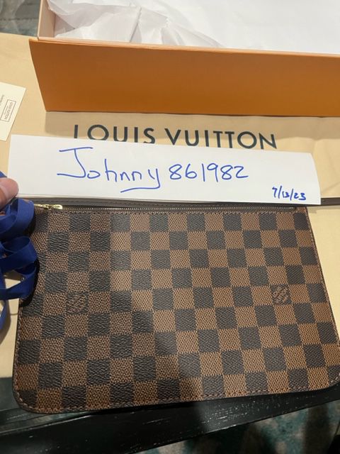 Louis Vuitton Neverfull MM W/Cherry Red Inside for Sale in Orange, CA -  OfferUp