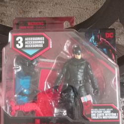 Batman 4inch Action Figure With 3 Accessories New In Box