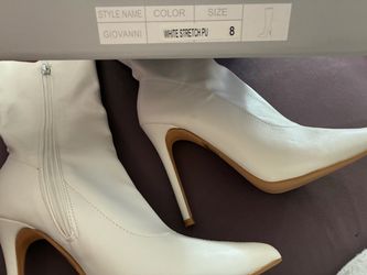 White boots with Heel: Size 8