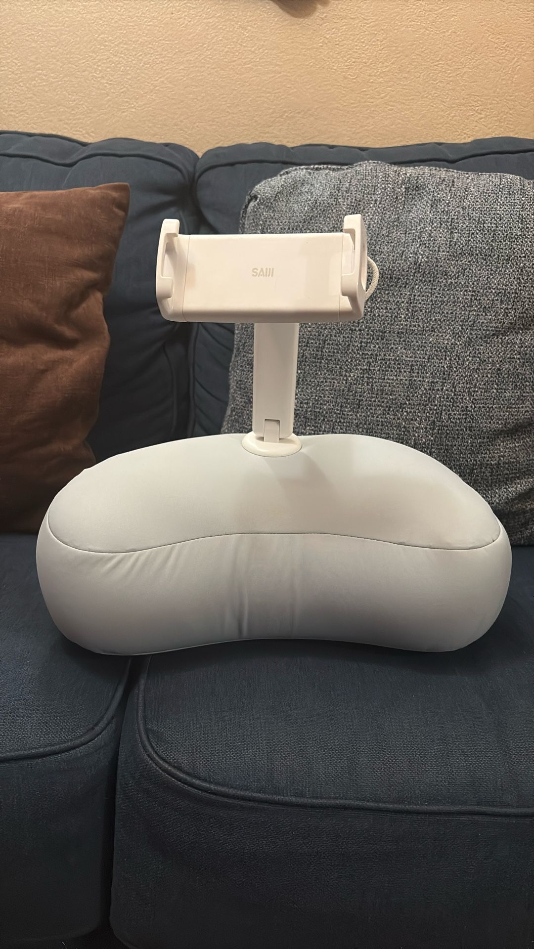 SAIJI Kindle Pillow Stand