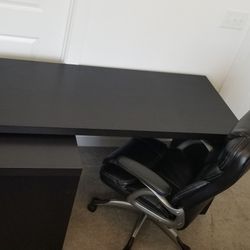 Desk With Pull-out Panel