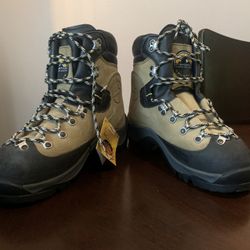 Women’s La Sportiva Makalu Mountaineering boots. Size 39