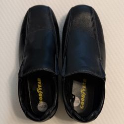 Men’s 10 1/2 W Goodyear Shoes