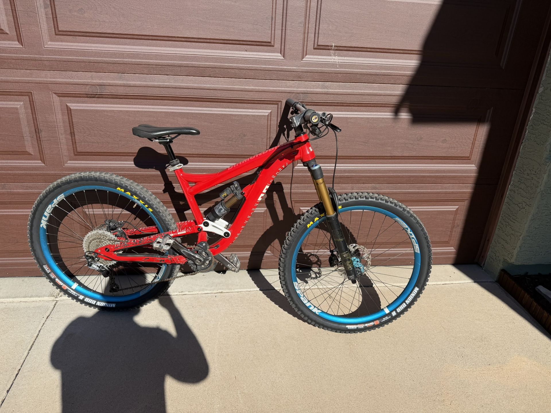 Diamondback mission pro X 27.5 / w after market parts (L)