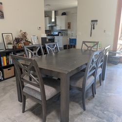 Expandable Dining Table + 6 Chairs – Solid Set (Priced to Sell)