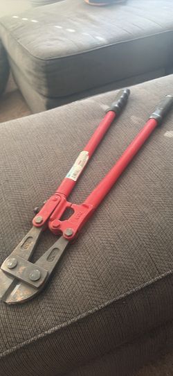 Bolt cutters