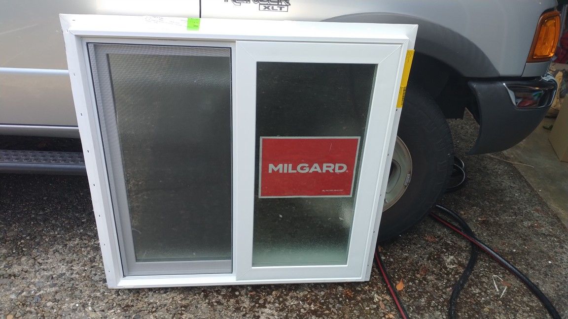 New Milgard Tuscany V400 Window With Screen 36x36 - Qty 1
