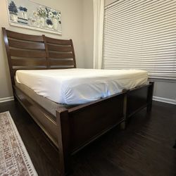 PRICE DROP - Queen BR 5 set with sleigh bed