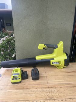 RYOBI ONE+ 18V 100 MPH 350 CFM Cordless Battery Variable Speed Jet Fan Leaf Blower with 4.0 Ah Battery and Charger