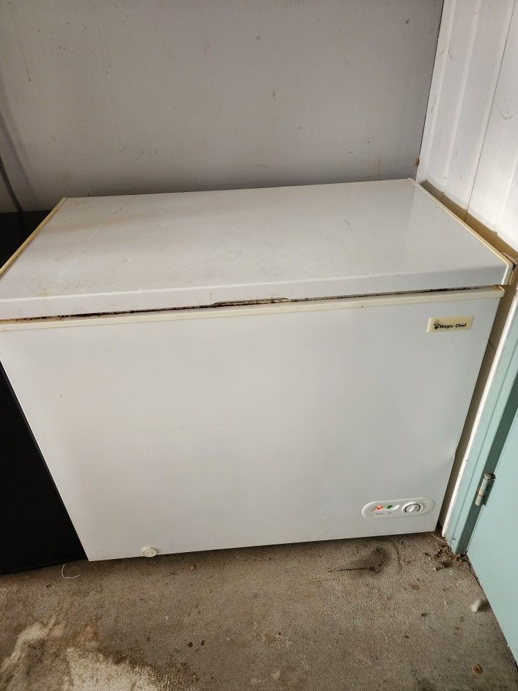 Black and Decker BFQ50 Freezer for Sale in Lacey, WA - OfferUp