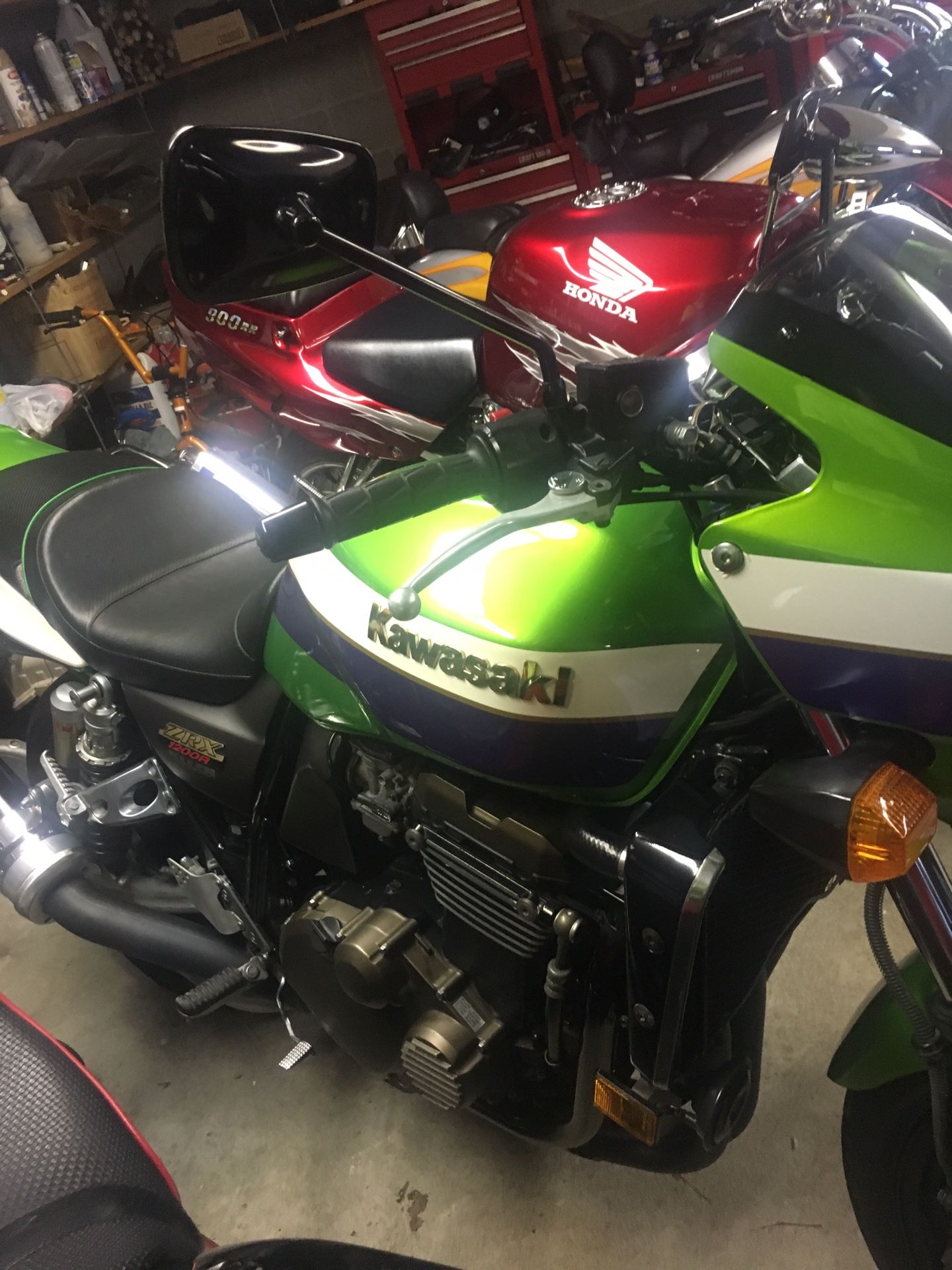 Kawasaki zrx1200r