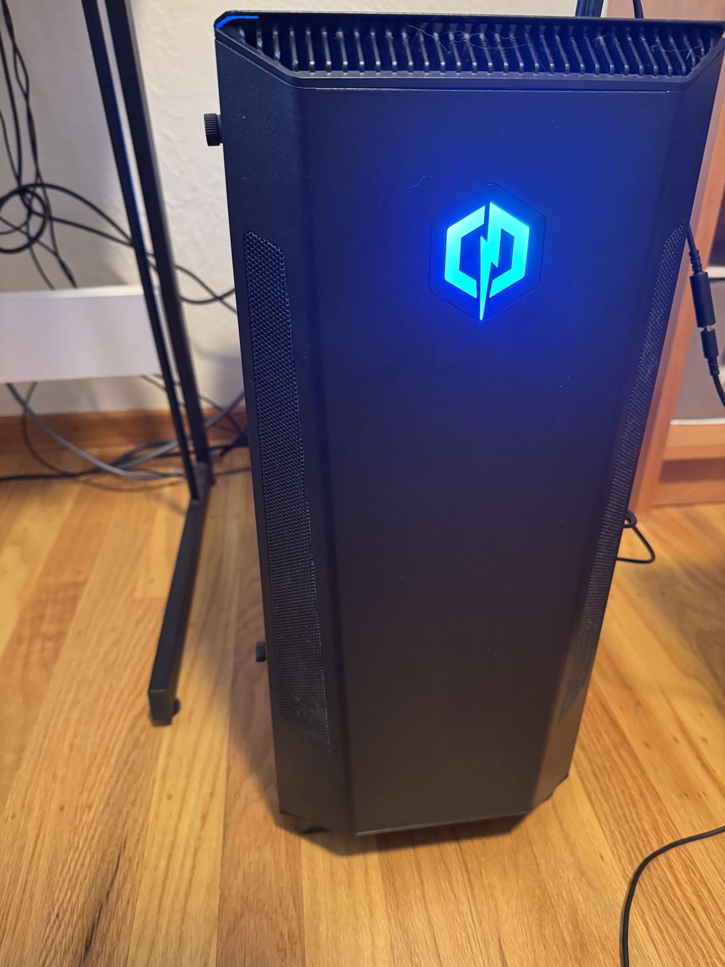 CyberpowerPC AMD Ryzen 2300x, RX 570, 16 GB RAM