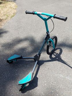 Razor DeltaWing Scooter Teal